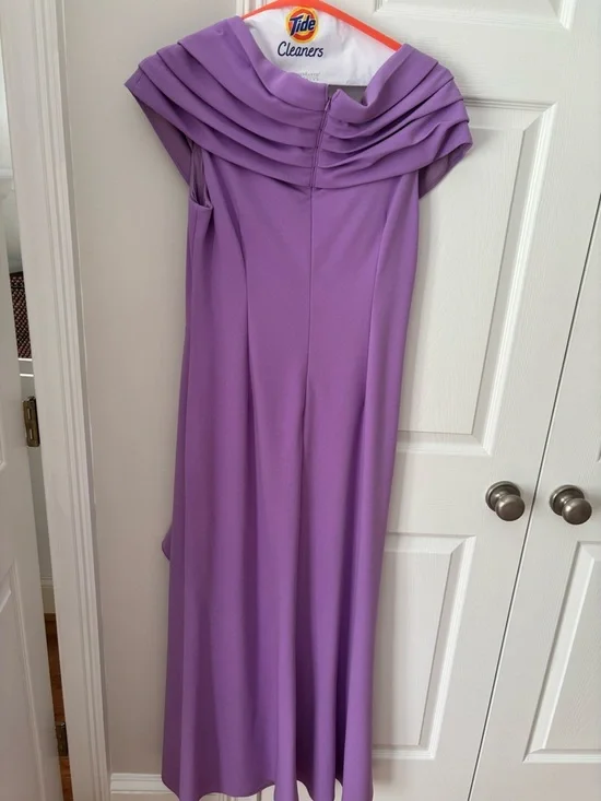 Tadashi crepe dress
Lavender
Worn once
Large - Picture 8 of 10